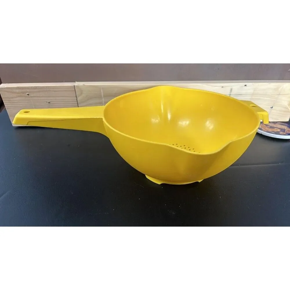 Vintage Tupperware #1523 Large 2 QT. Yellow Colander Strainer